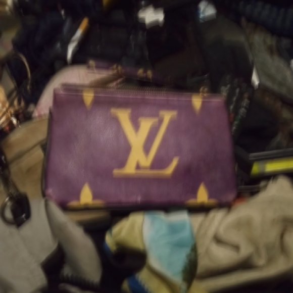 Louis Vuitton bag in meant condition - Picture 4 of 4